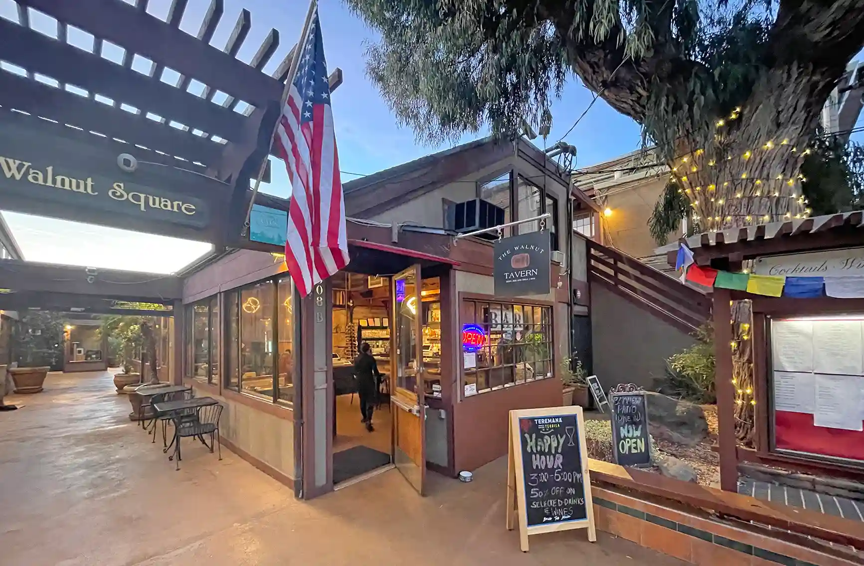Welcome image of The Walnut Tavern Bar & Grill by Skiplyn — neighborhood American bar and grill located in Walnut Square, Berkeley, CA 94709.